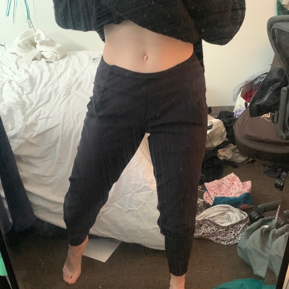 Black lulu workout joggers - Picture 1 of 1